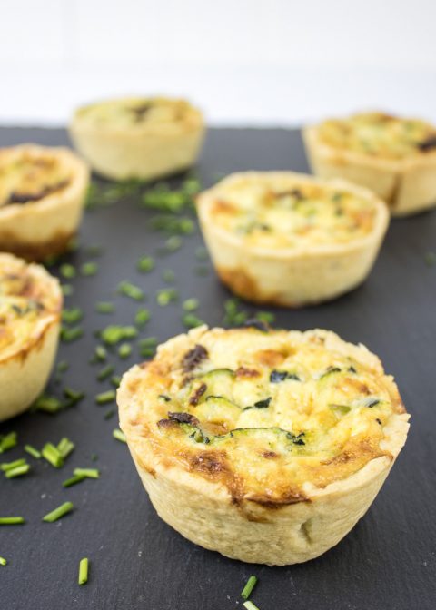 Mini Quiche mit Zucchini und Feta | Mega einfach und lecker Mini Quiche mit Zucchini und Feta | Mega einfach und lecker